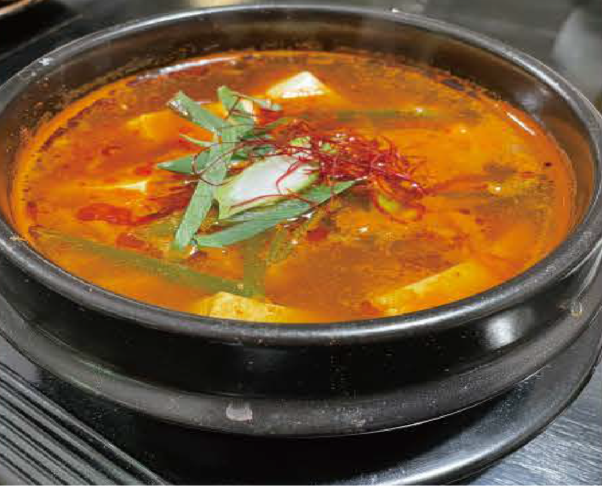 
                                    牛肉が入ったピリ辛スープです。韓国では滋養強壮食の一つとして知られています！